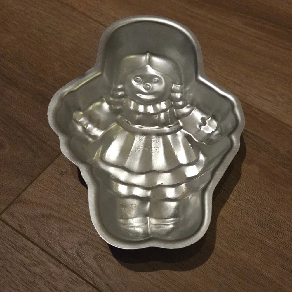 Wilton 1975 Doll Cake Pan Vintage Aluminum Baking Mold Girl Pigtails‎